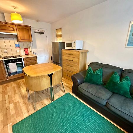Pound Corner Apartman Godalming Kültér fotó