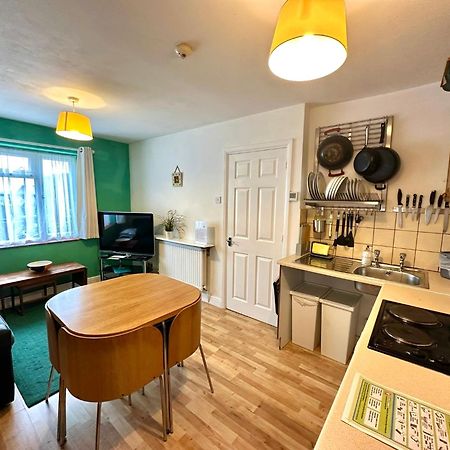 Pound Corner Apartman Godalming Kültér fotó